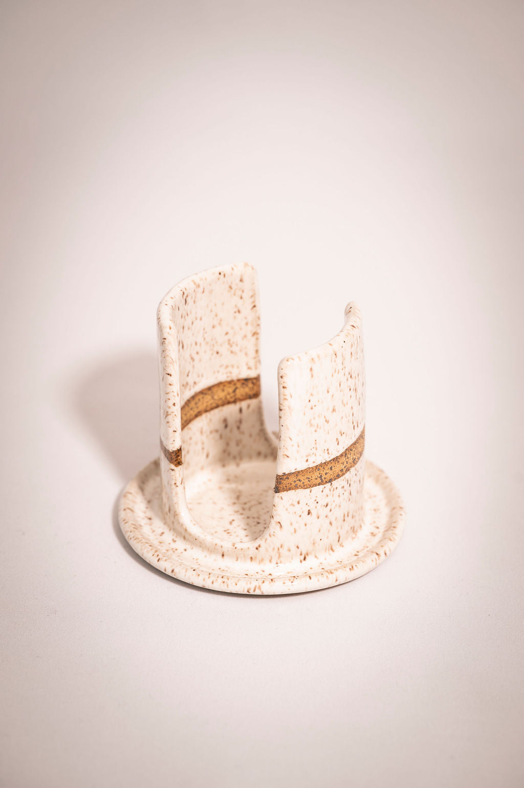 White speckled ceramic sponge holder side view showing cut-out.